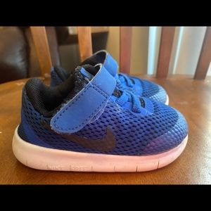 Toddler Boys Blue Nike Velcro Athletic Shoes-  6